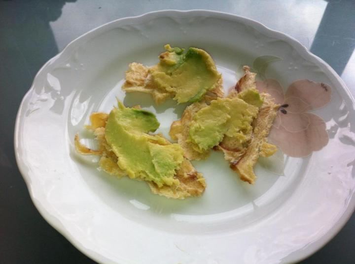 Millibiti Krónu konfekt Harðfiskur með Avacado  Elska þetta :)